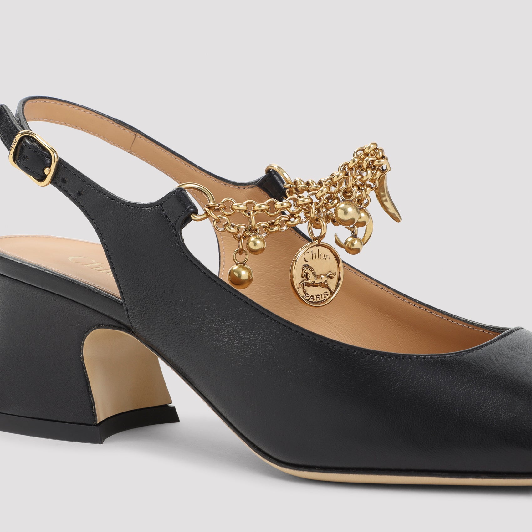 BLACK LEATHER SANDALS Chloé