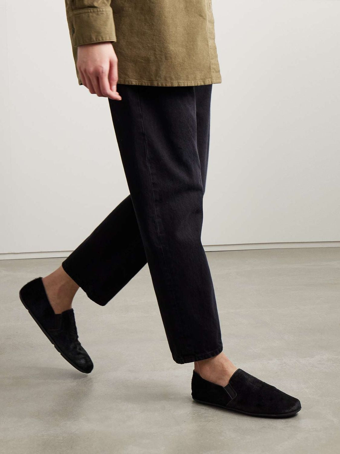 VINCIT BLACK SLIPPERS The Row