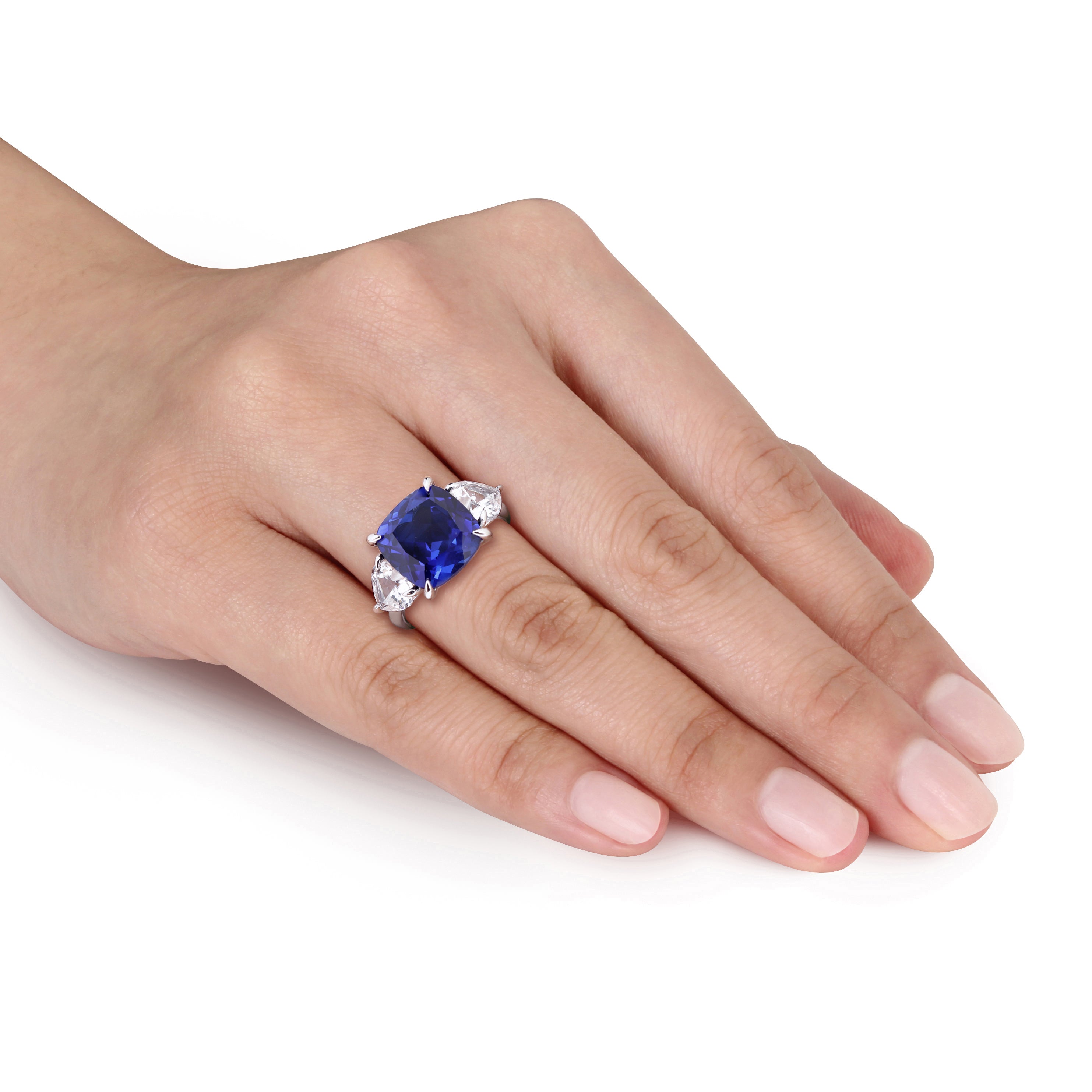 Blue sapphire three-stone ring in sterling silver by Lord & Taylor, detail of center stone