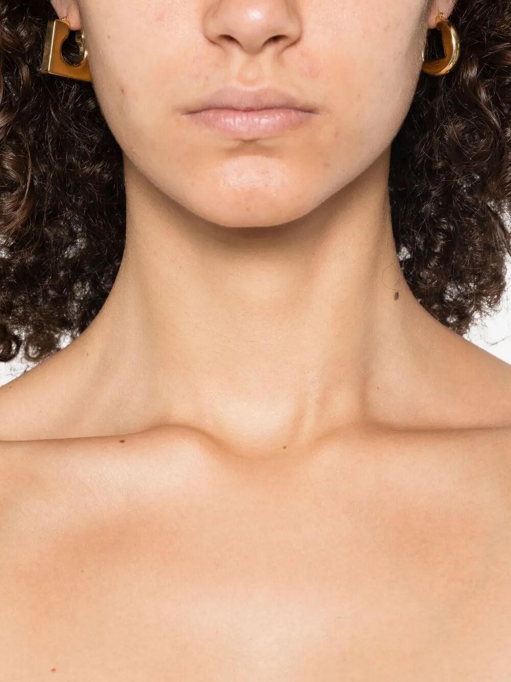 LES BOUCLES ROND CARRÉ Jacquemus