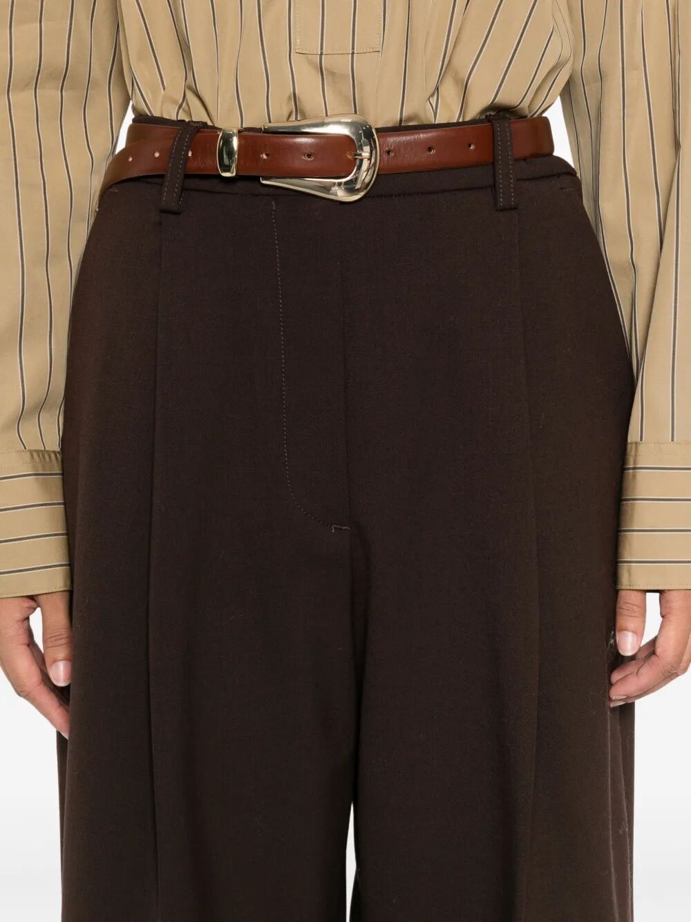 PLEATED TROUSERS WITH POCKETS THE LATEST