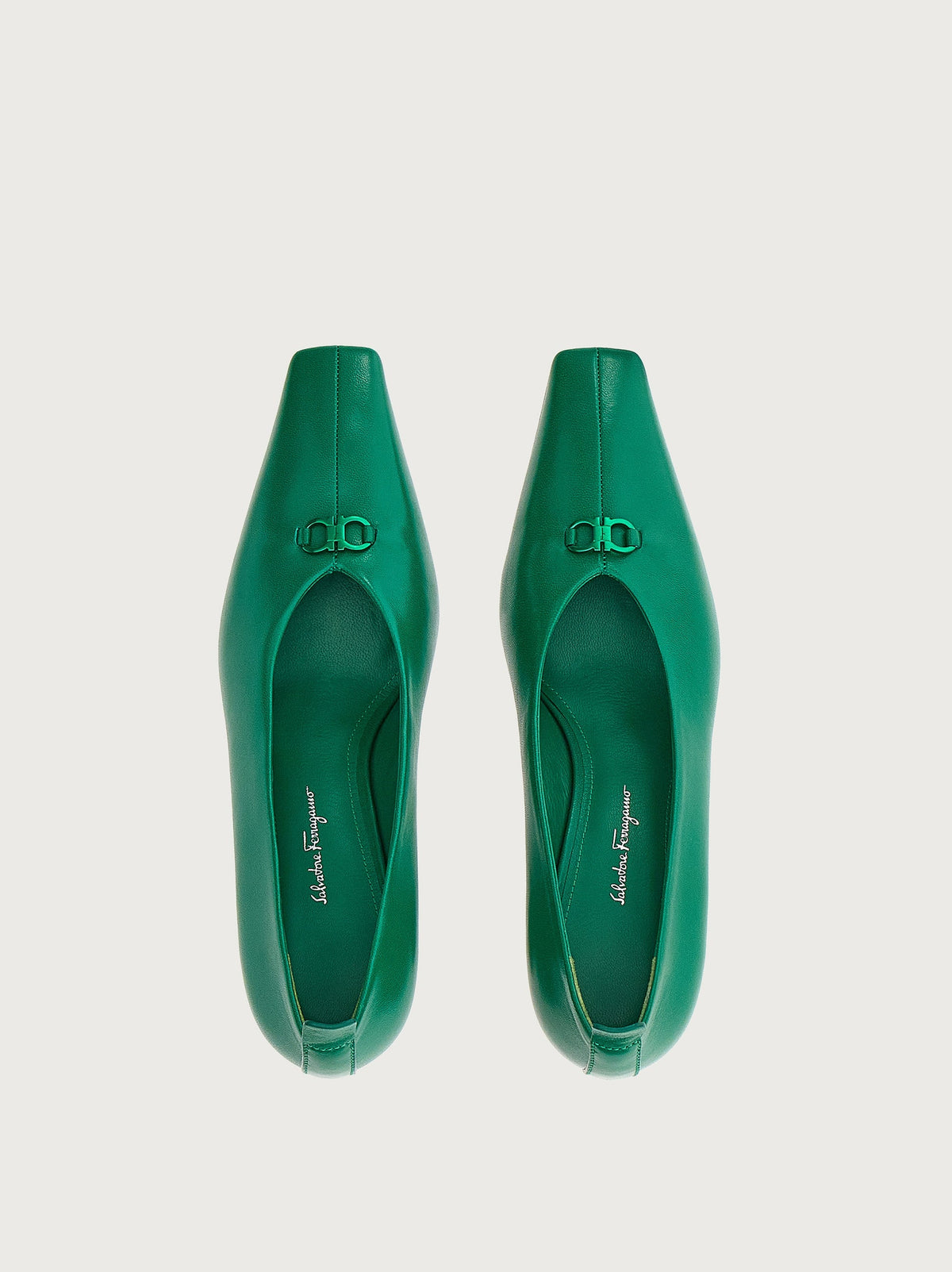 Salvatore Ferragamo pointed-toe pump in green leather, top view