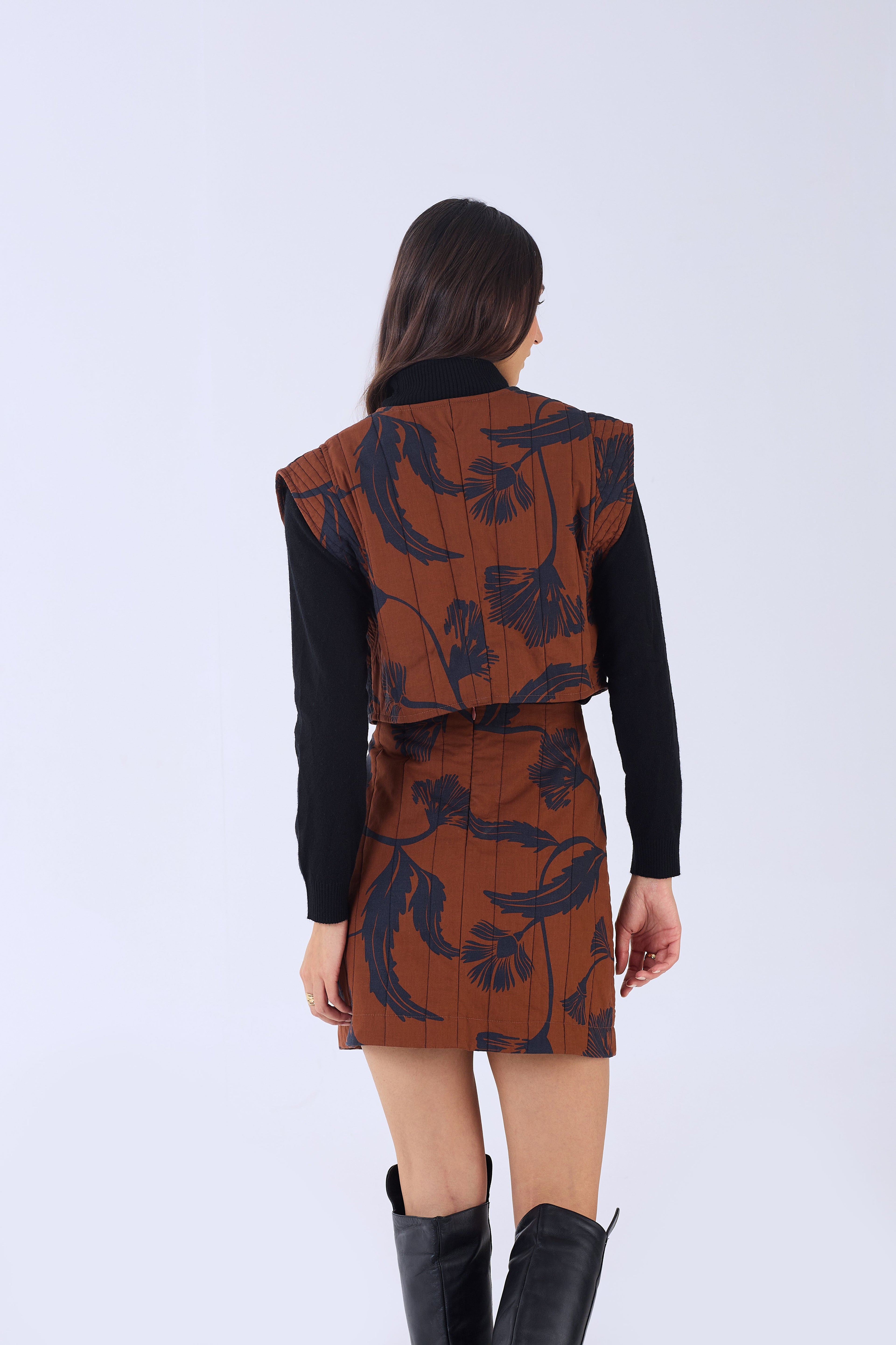Quilted texture detail on Beyond by Vera Lennon cotton poplin skirt