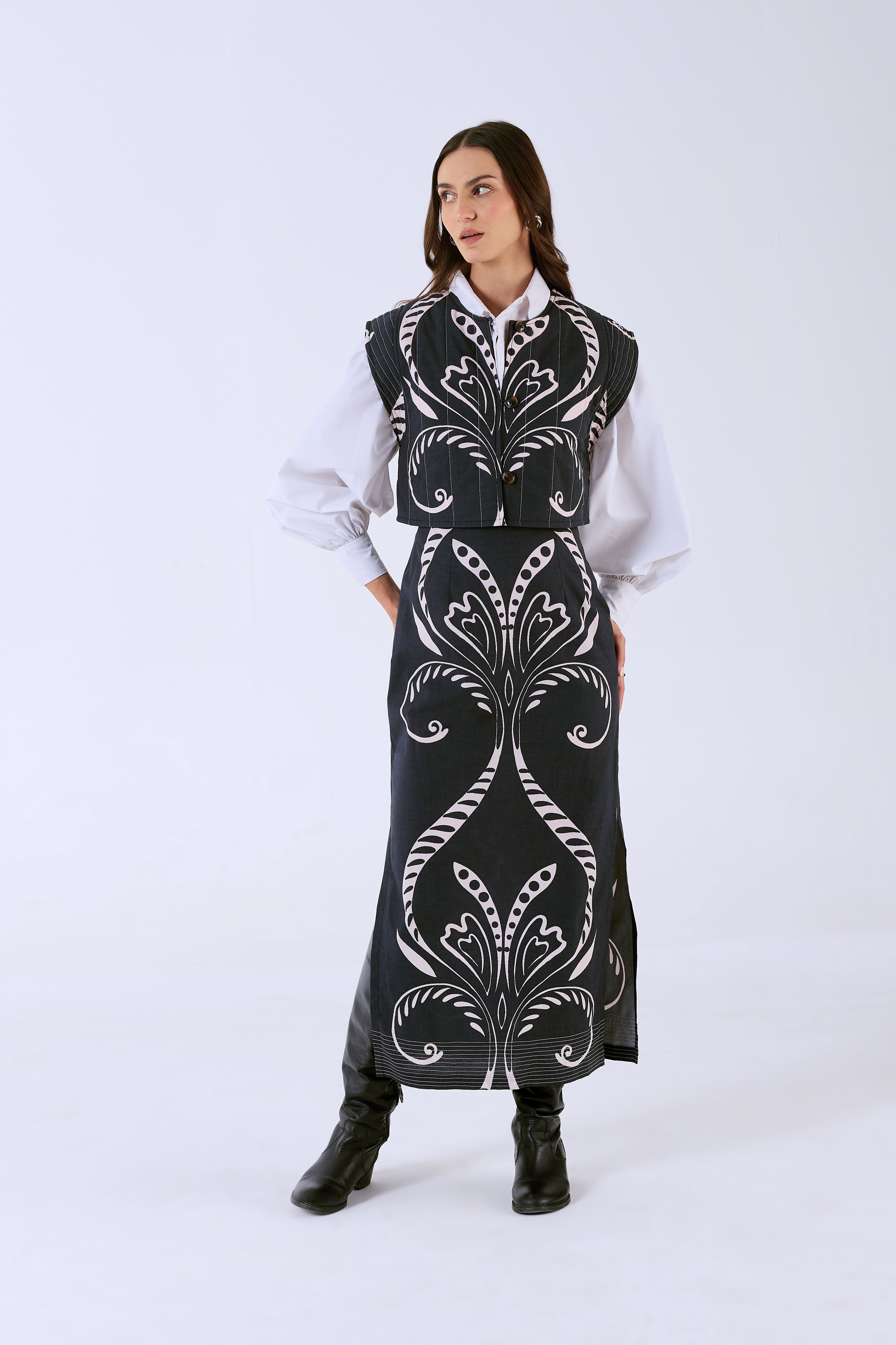 Fountain print quilted vest with cap sleeves, alternate angle