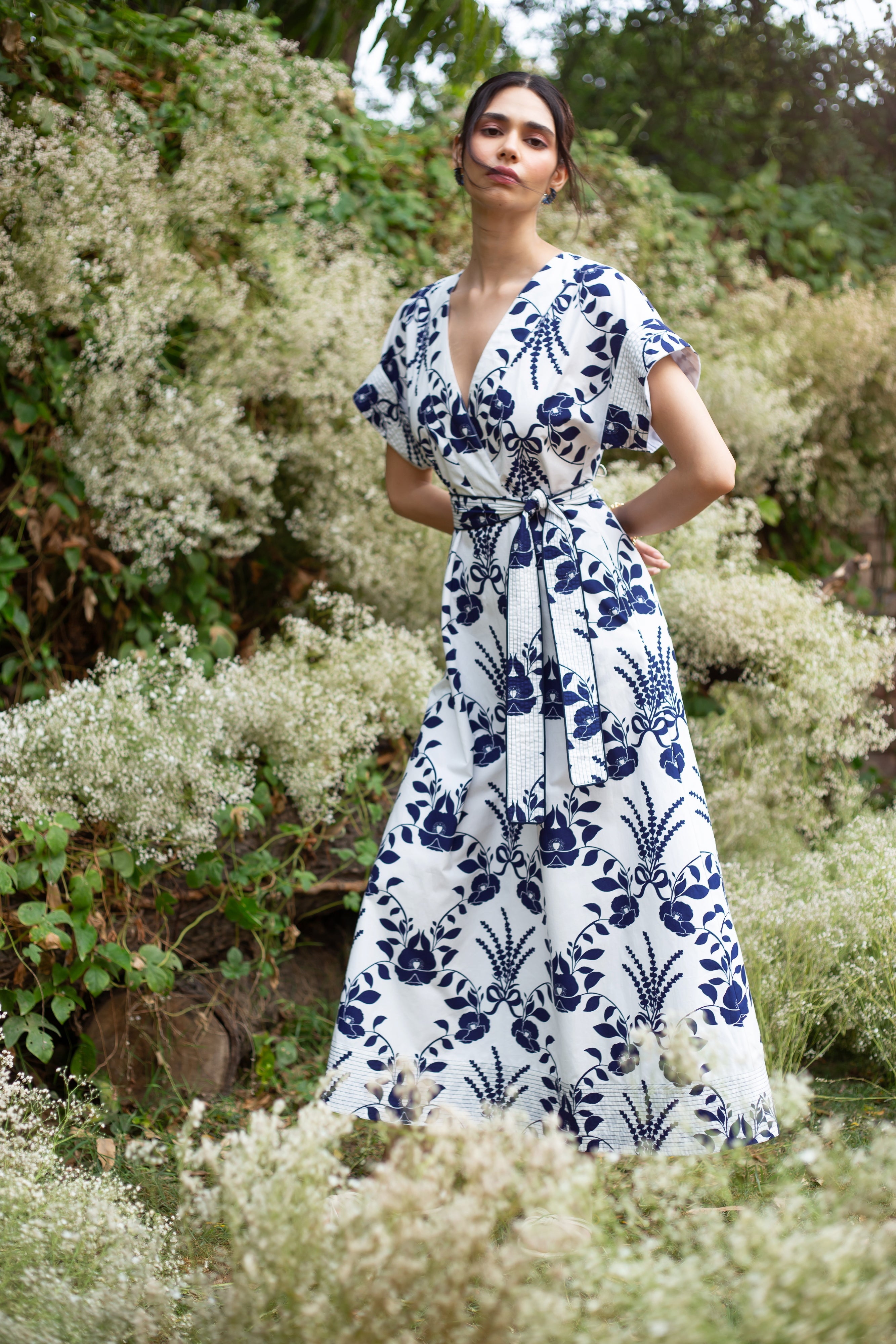Cotton poplin maxi dress by Beyond by Vera, detail of V-neckline and belt