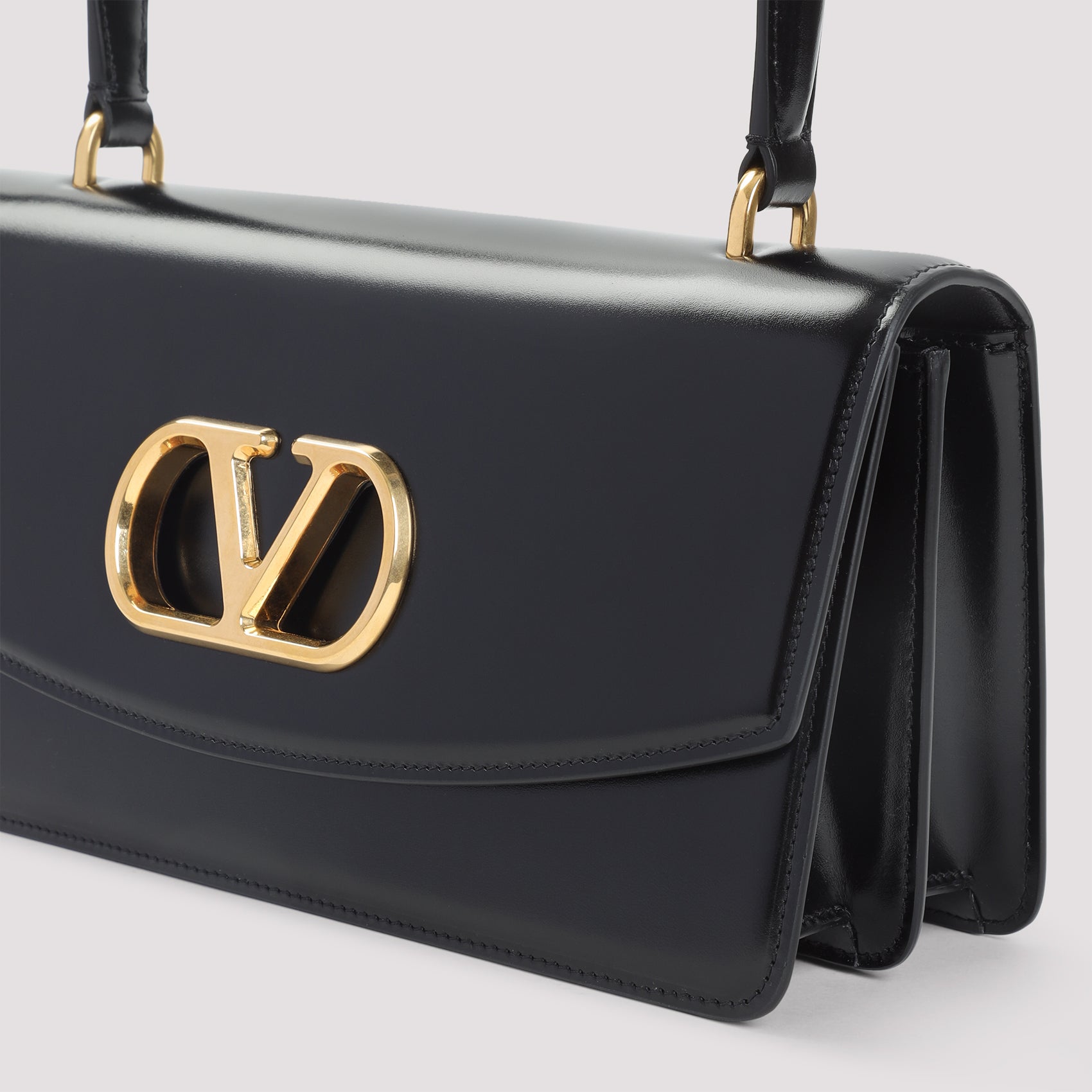 BLACK LEATHER VAIN SHOULDER BAG Valentino Garavani