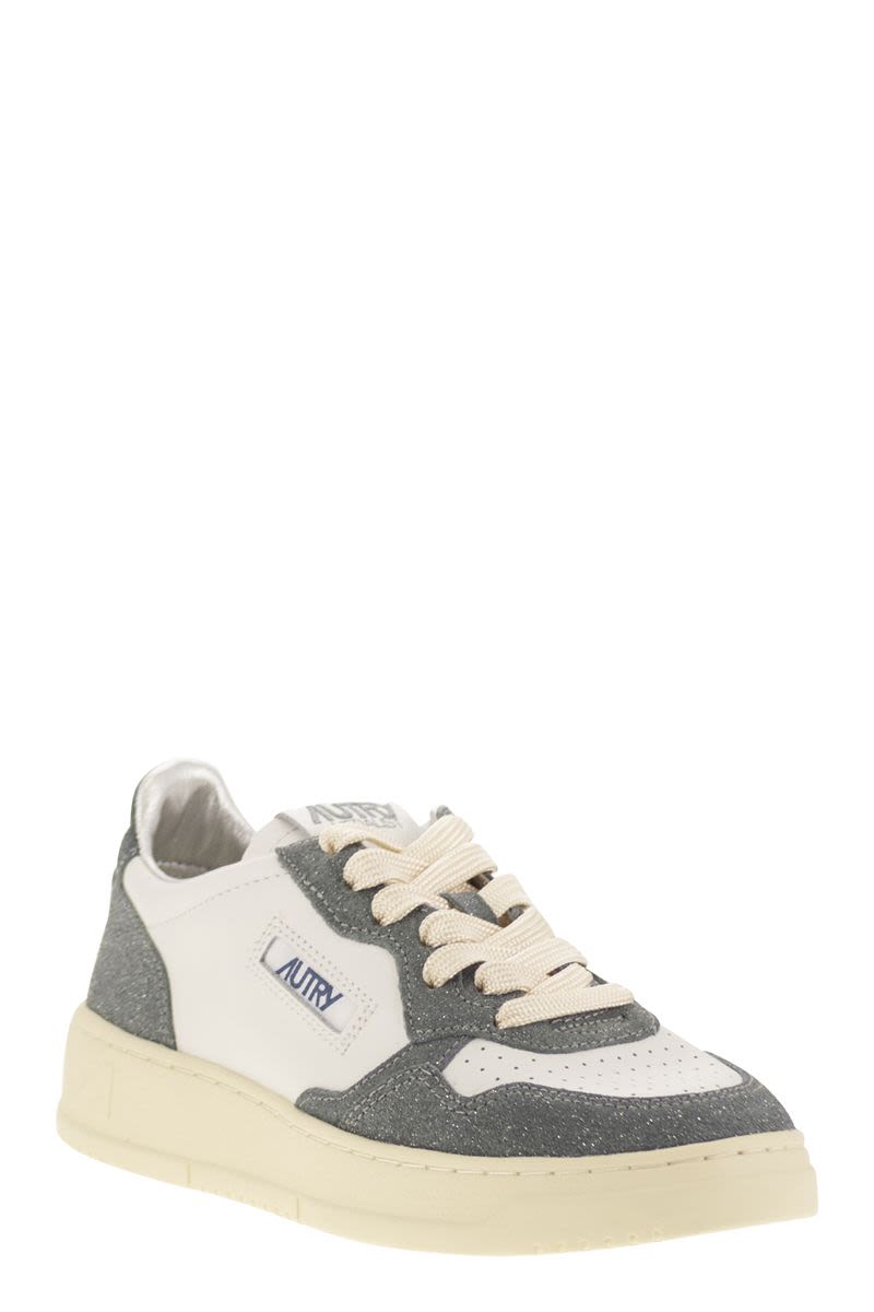 MEDALIST LOW - SNEAKERS WITH TWO-TONE GLITTER Autry