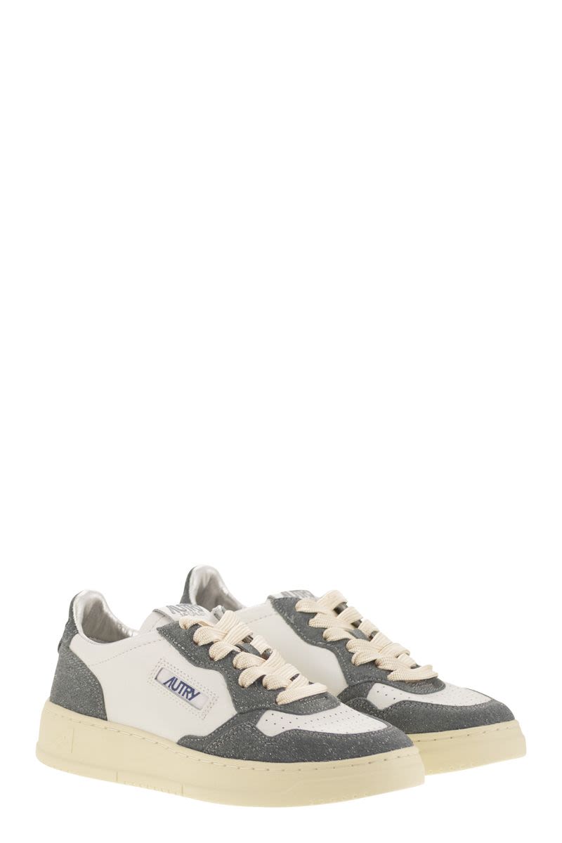 MEDALIST LOW - SNEAKERS WITH TWO-TONE GLITTER Autry