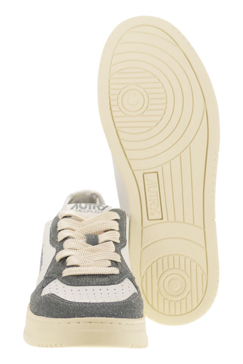 MEDALIST LOW - SNEAKERS WITH TWO-TONE GLITTER Autry