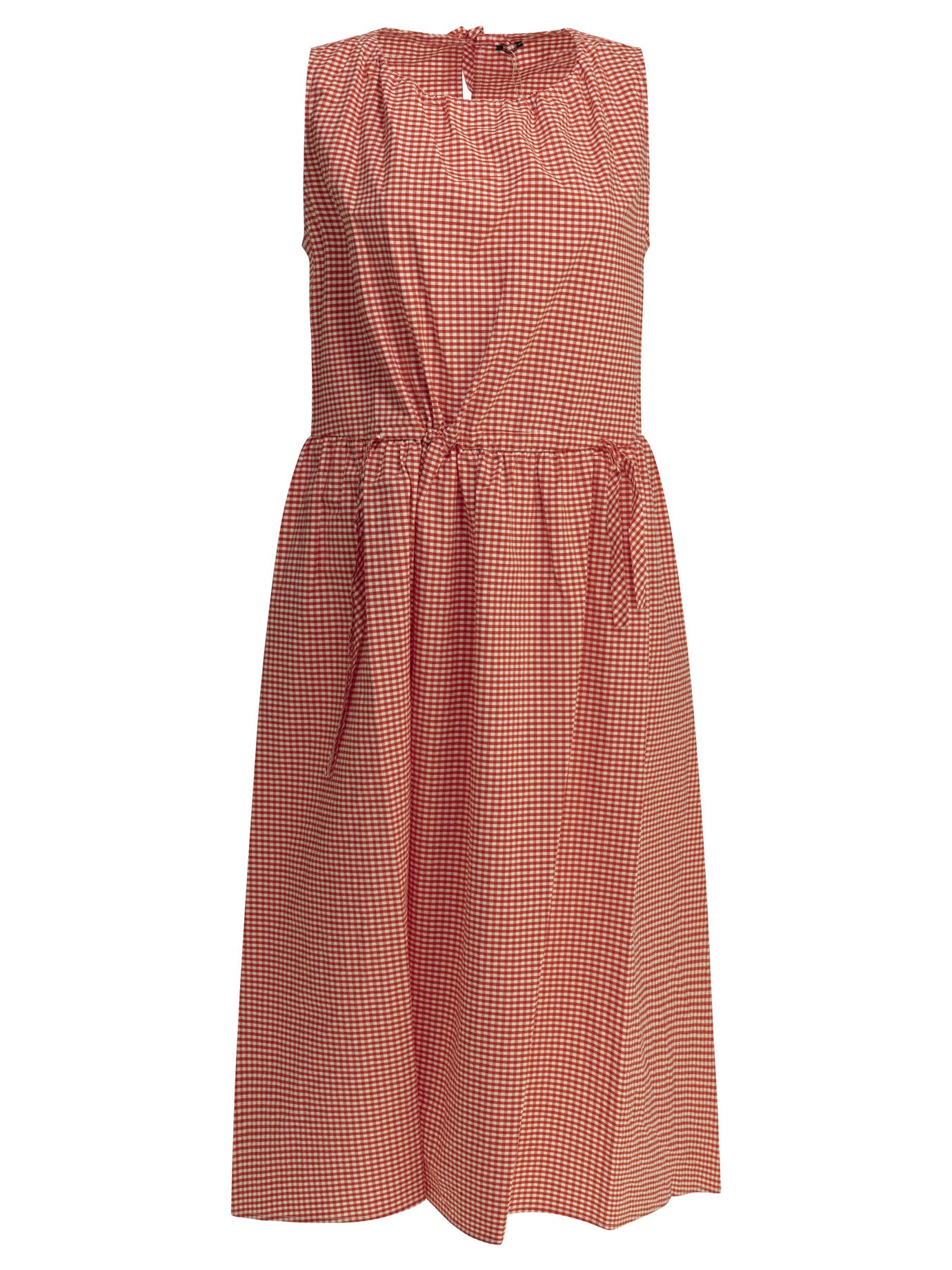 Red checkered sleeveless midi dress by APUNTOB, front view on model
