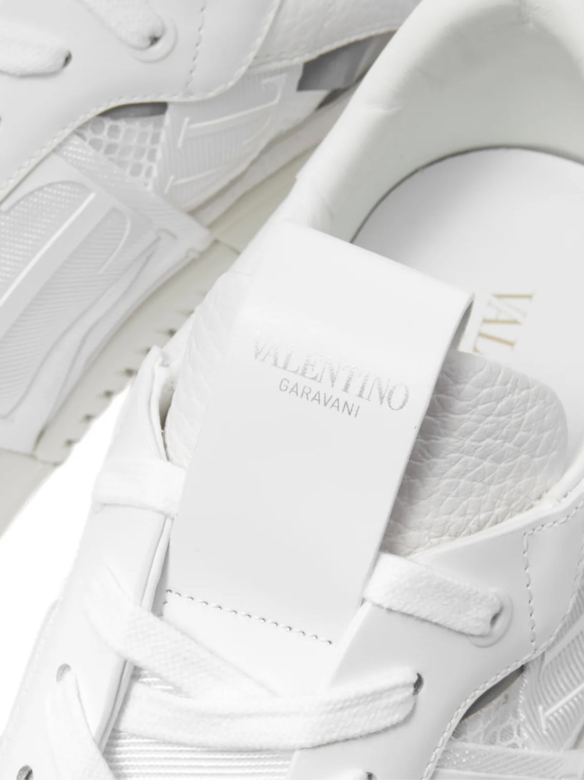 VL7N LOGO LOW-TOP SNEAKERS Valentino Garavani